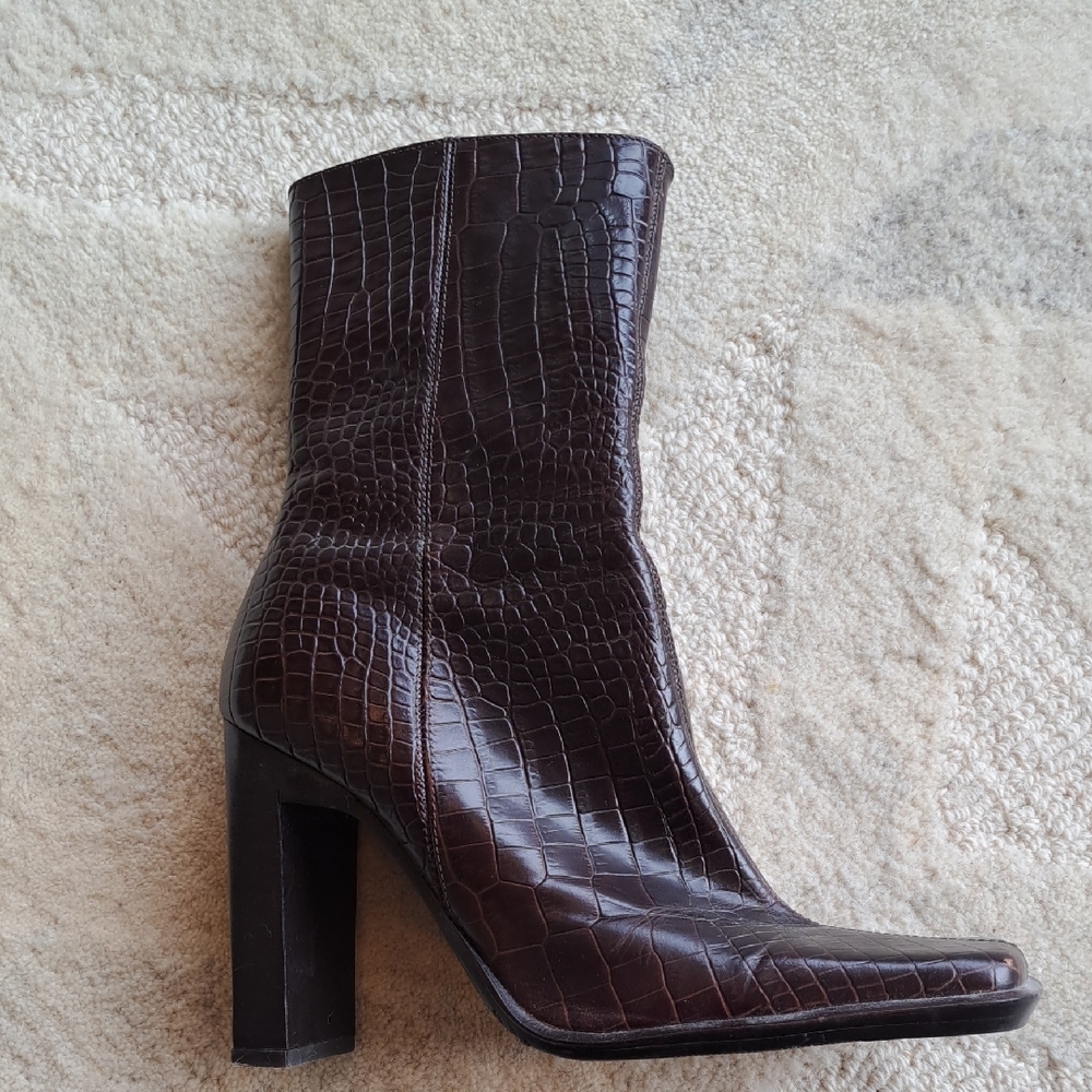 Elegant Brown Croc-Embossed Women's Boots
